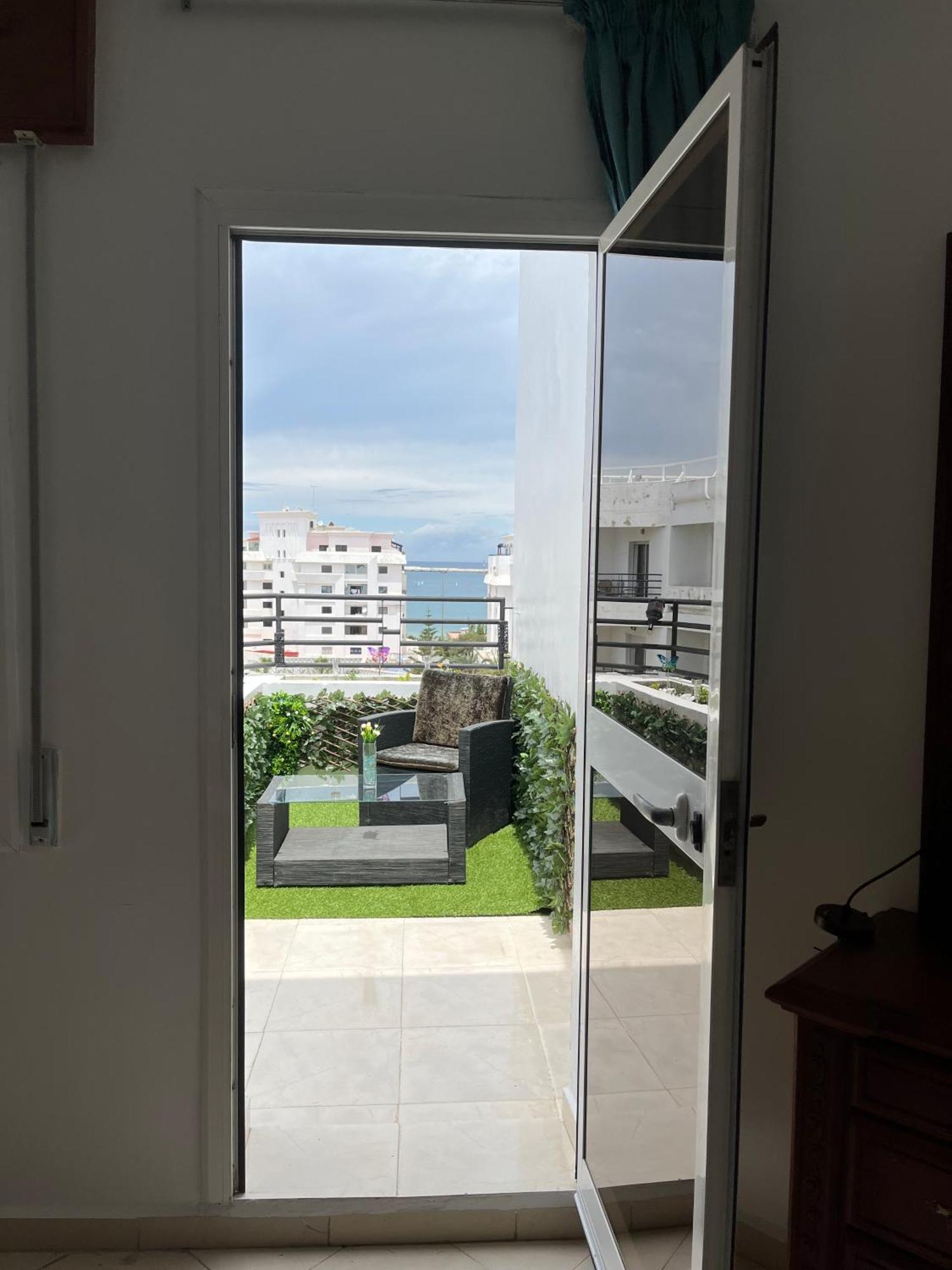 Bright Apartment With Sea View, Few Steps Away From The Tgv Tangier Exterior photo